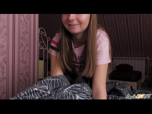 ❤️ Blondie ດູດ BFF ຂອງນາງຢ່າງເລິກເຊິ່ງແລະໄດ້ຮັບຄວາມຫມັ້ນຢູ່ໃນປາກຂອງນາງ ️ ໜັງໂປ້ ທີ່ lo.xxxdeutschepornos.ru ❌❤